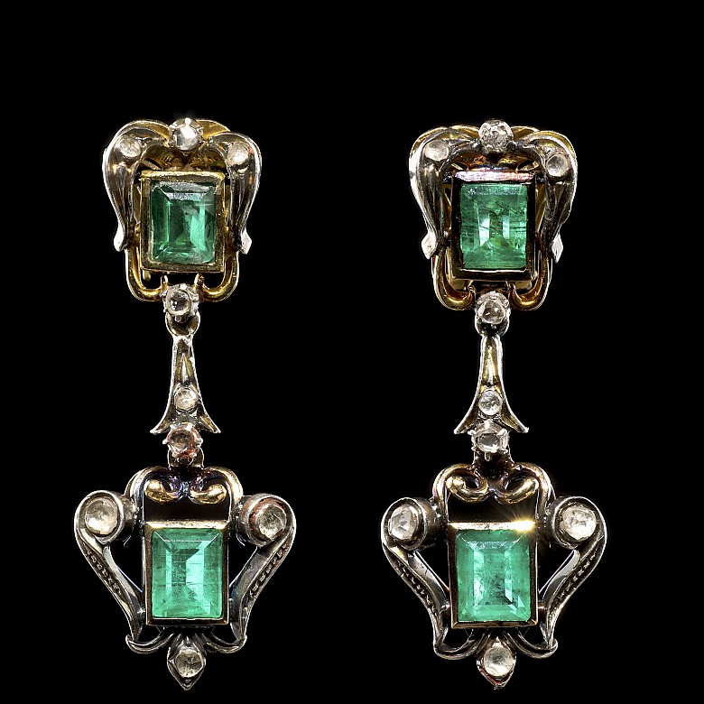 Gold earrings with brilliants and stones