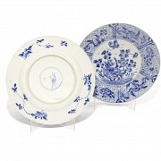 Dos platos de porcelana, China, dinastía Kangxi (1654 - 1722)