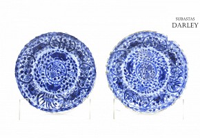 Pareja de platos en porcelana azul y blanco, dinastía Qing