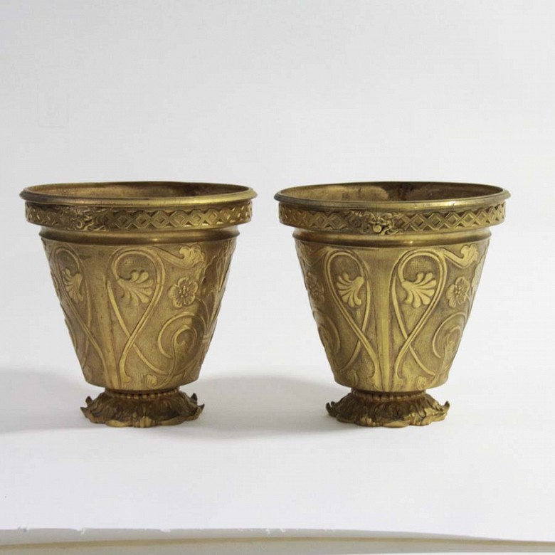 Pair of golden bronze pots. - 2