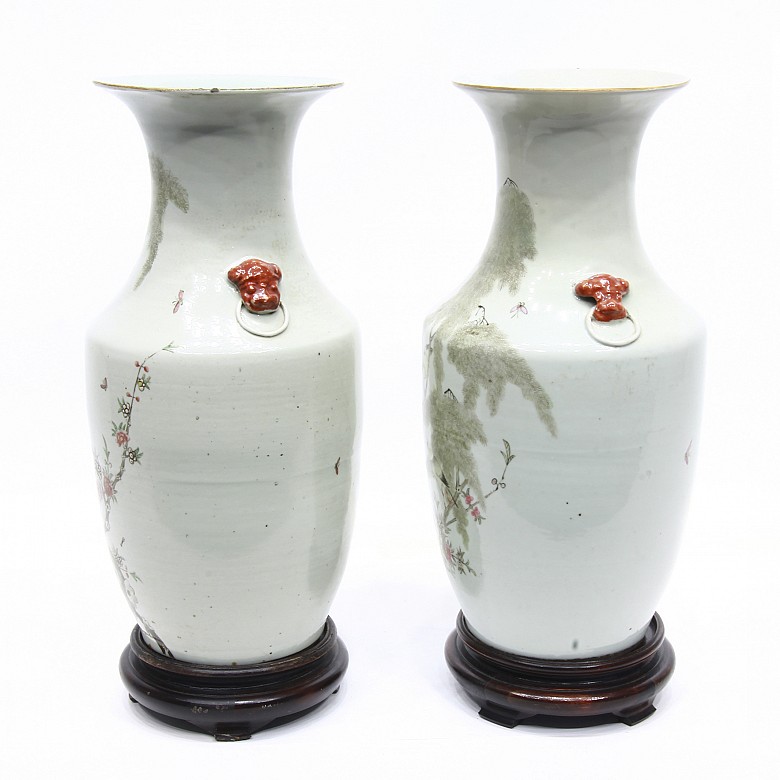 Pareja de jarrones de porcelana, China, pps.s.XX