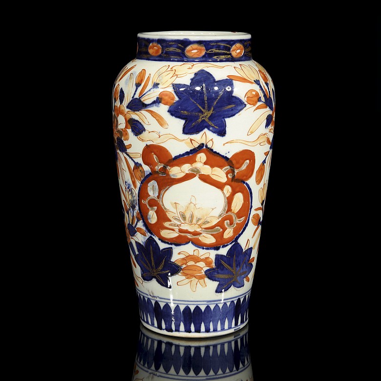 Jarrón de porcelana japonesa, S.XX
