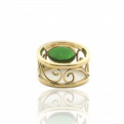 Ring in 18k yellow gold with green colored stone