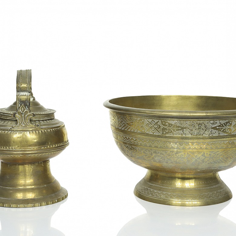 Brass teapot and bowl, Indonesia, 19th century