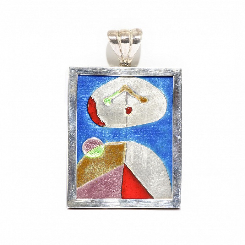 Silver mounted pendant with enamels