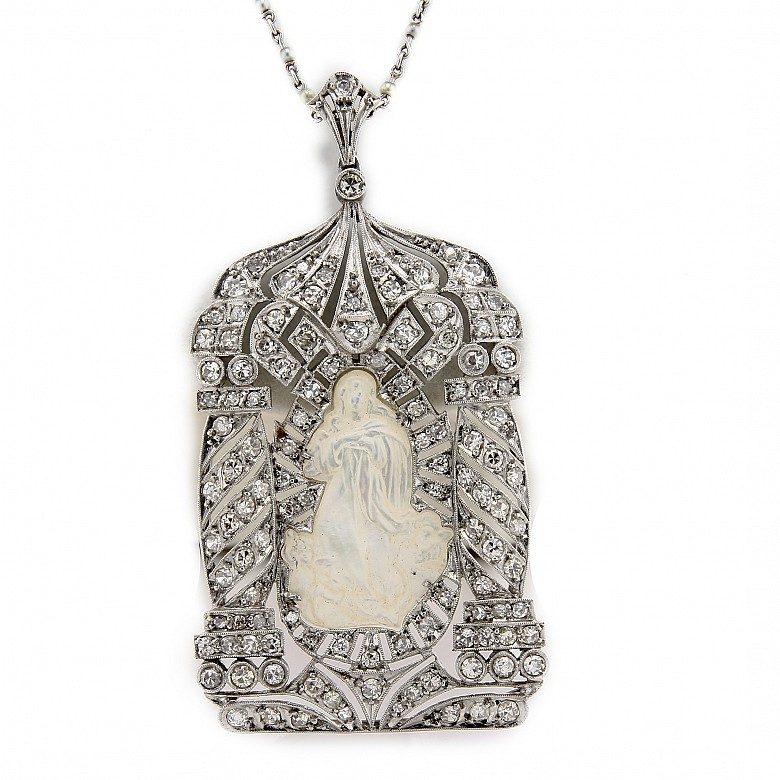 18k white gold pendant with mother-of-pearl virgin.