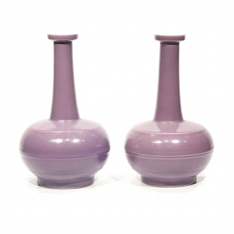 Pair of lilac monochrome long neck vases, 20th century