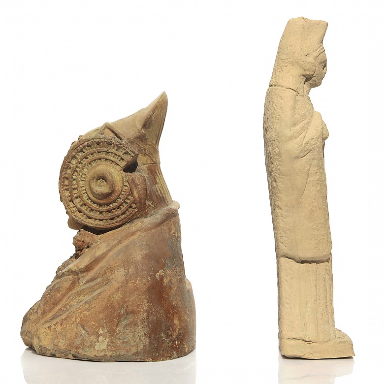 Two Iberian-style decorative figures - 4