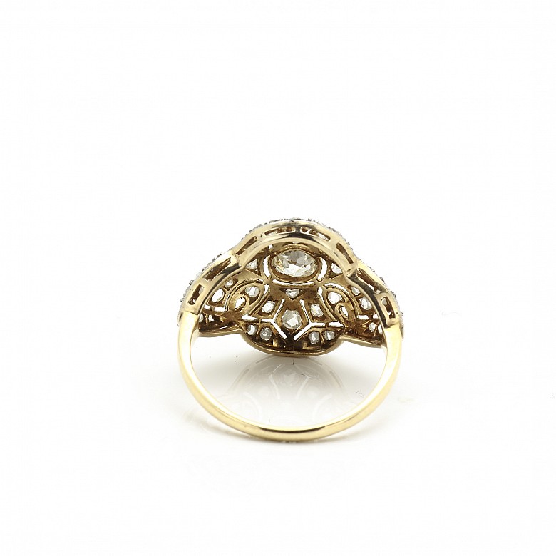 Art Deco ring in yellow gold with diamonds.