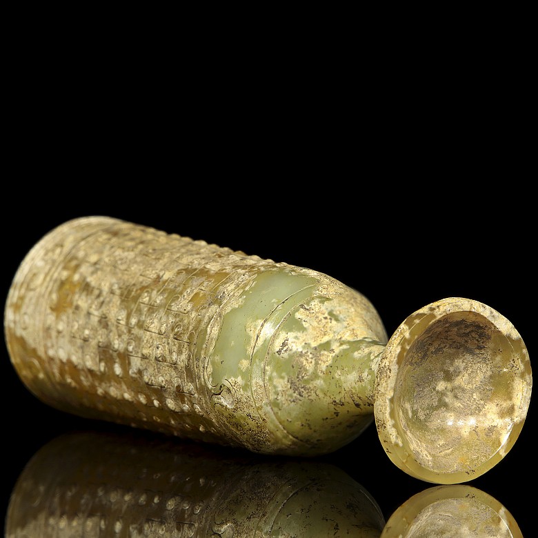 Copa de jade tallado con pie, dinastía Han