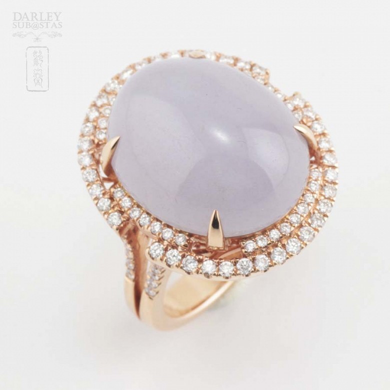 Gold ring in 18k rose gold, diamonds and lilac jadeite.