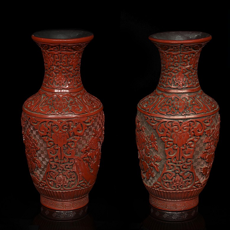 Pair of red lacquer vases, 20th century - 1