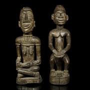 Dos figuras africanas de madera tallada, estilo Yoruba, s.XX