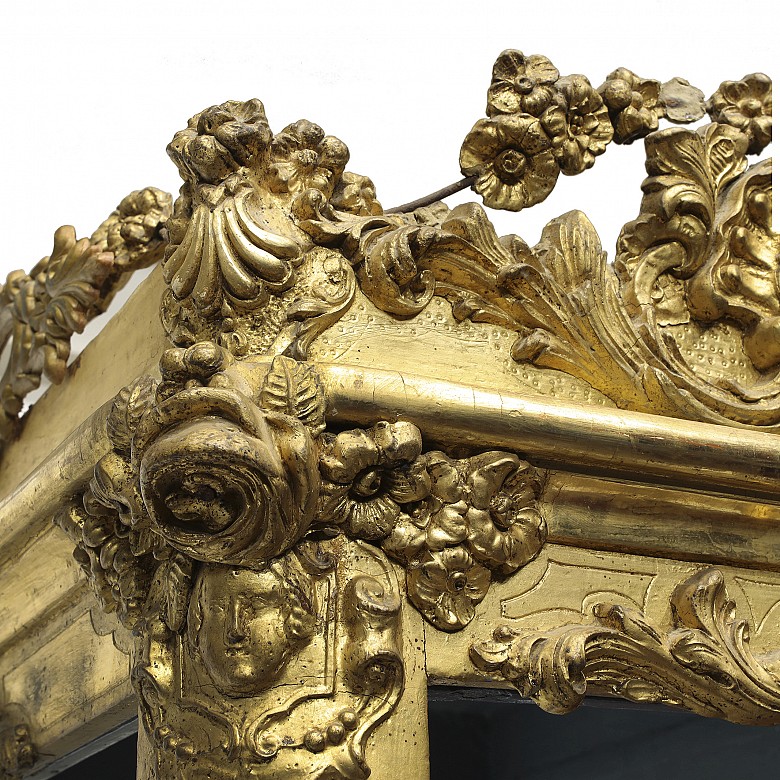 Hornacina en madera tallada y dorada, S.XIX