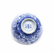 Cuenco de porcelana azul y blanco, China, s.XX
