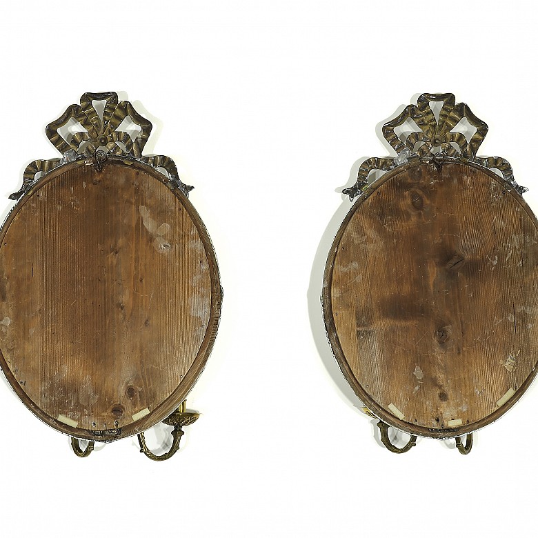 Pair of oval mirrors with bronze frame, 20th century
