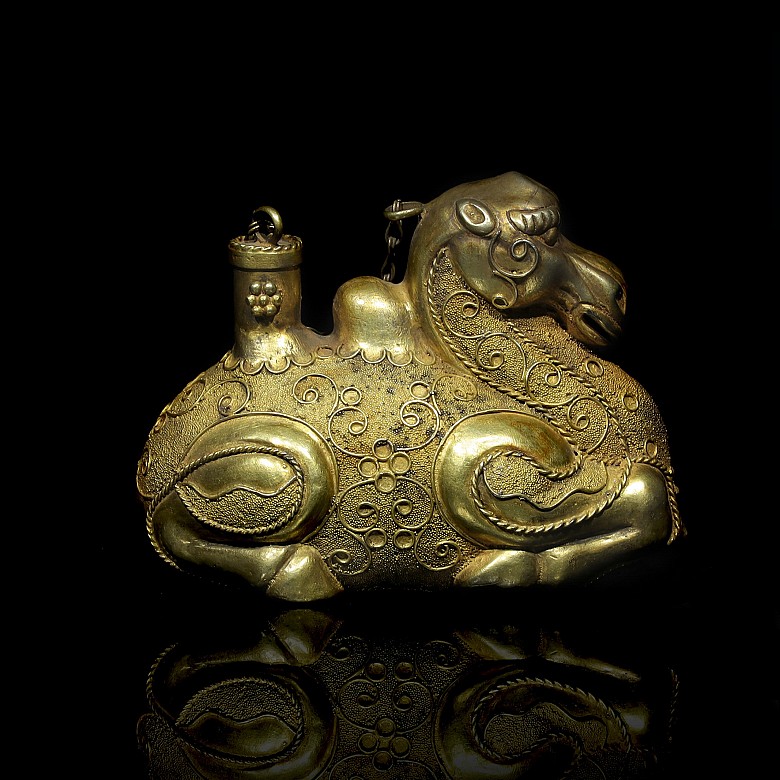 A gilt silver vessel 