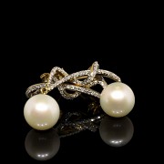 Long earrings in 18k yellow gold, pearls and diamonds - 3