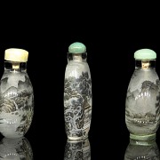 Three hand-painted glass snuff bottles - 1