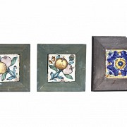 Tres azulejos valencianos de cerámica esmaltada, s.XVIII
