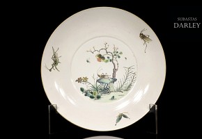 Plato con pájaros y ramas, porcelana esmaltada, S.XX