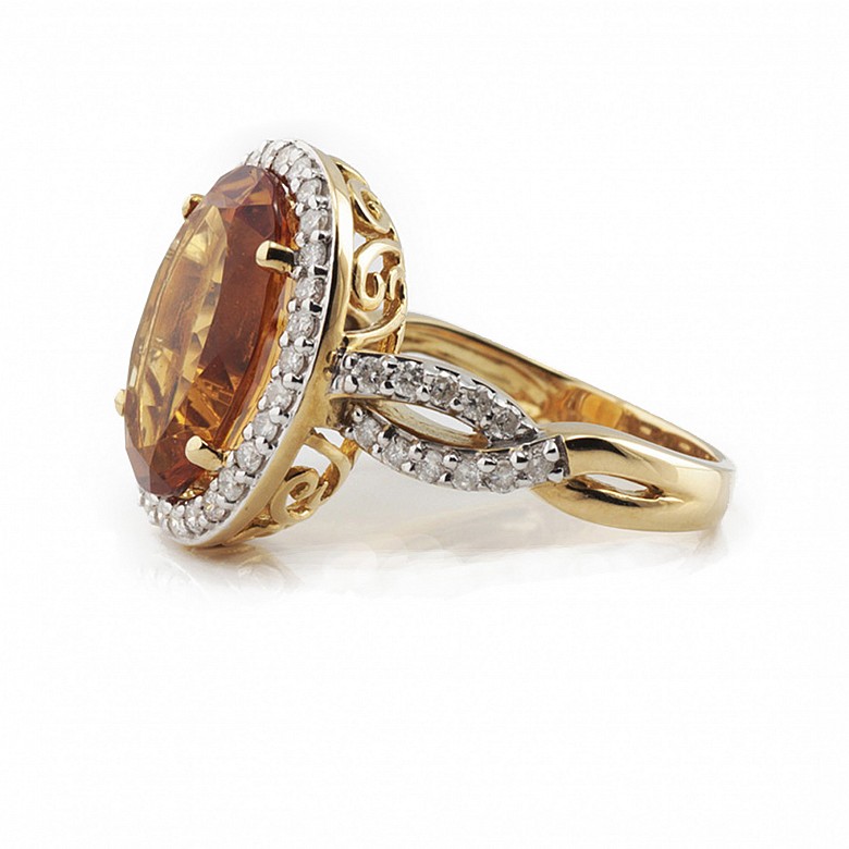 18k yellow gold ring with citrine and diamonds.