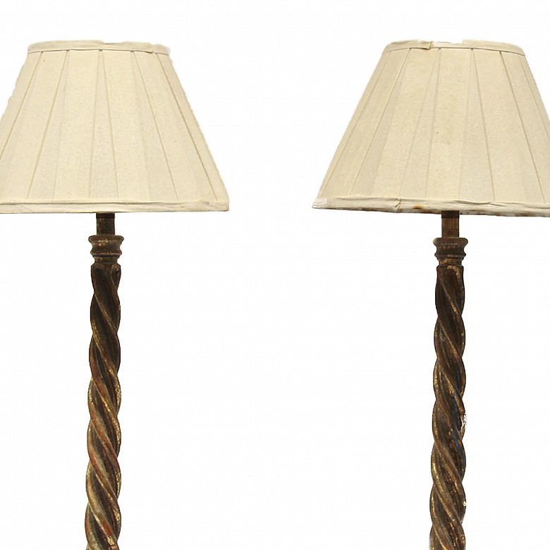 Pareja de lamparas con vástago de madera, S.XX - 2