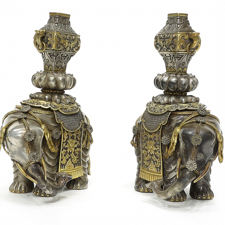 Pareja de elefantes de plata, dinastía Qing (1644 - 1912).