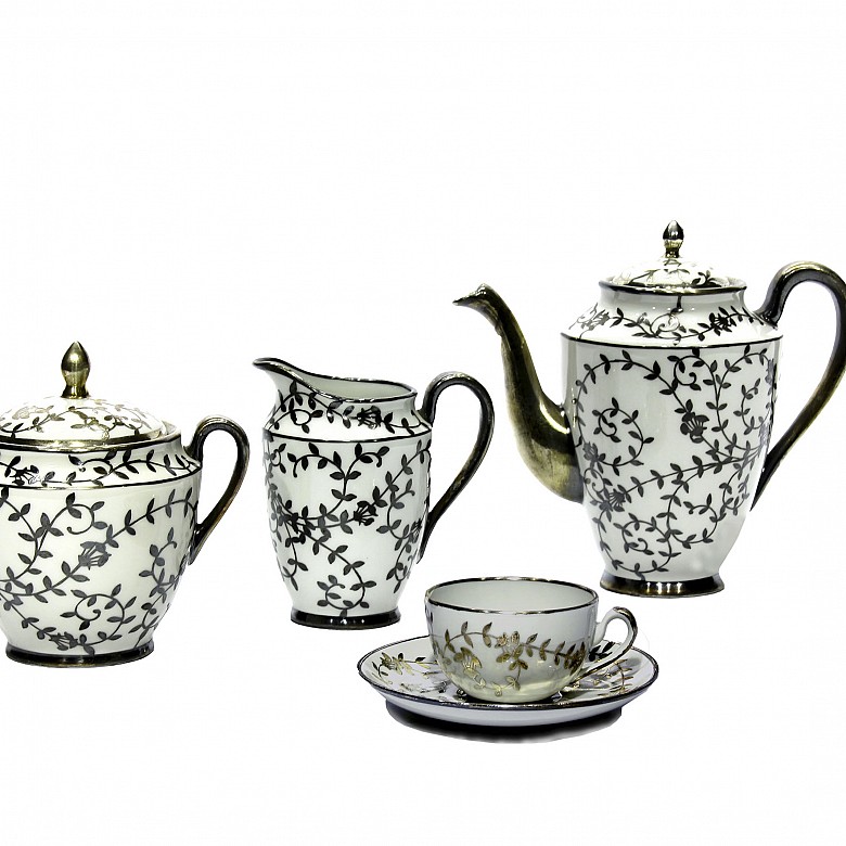 Tea set, porcelain by Johnson Bros, Meds. XX