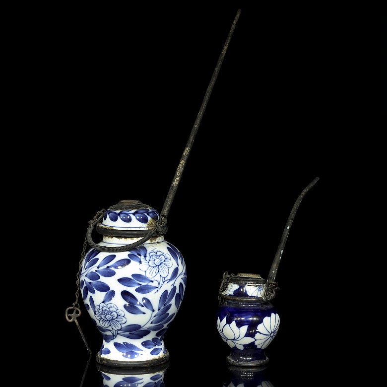 Blue and white porcelain water pipes, Qing dynasty