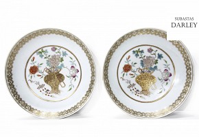 Pair of enamelled porcelain dishes, pink family, 20th century