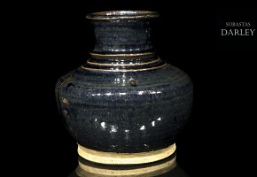 Jarrón de cerámica, vidriado en negro, S.XX