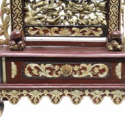 Joyero chino de madera tallada y policromada, China, s.XX