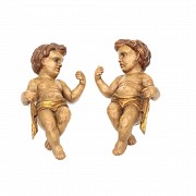Pair of angels made of polychrome wood.