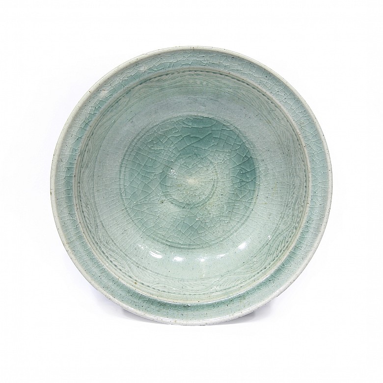 Bowl with rounded rim, celadon glaze, Sawankhalok, 14th-15th centuries - 1