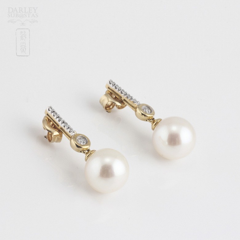Pendientes perla blanca redonda y diamante en oro amarillo - 3