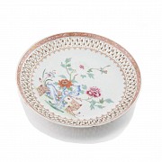 Glazed ceramic plate, China, Qianlong Dynasty (1711-1799)