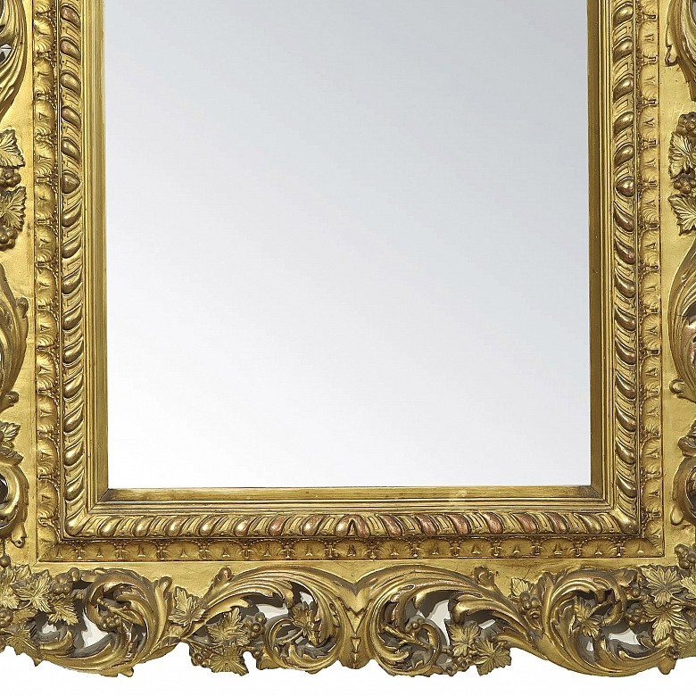Espejo de madera con marco tallado y dorado, s.XX