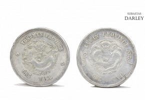 Dos monedas chinas de plata, s.XX
