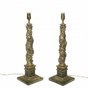 Pareja de pequeñas columnas, con lámpara, S.XVIII