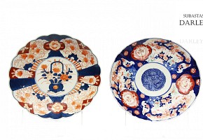 Imari style Japanese pair of plates.