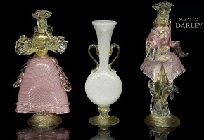 Pareja de venecianos y un jarrón de cristal, Murano, S.XX
