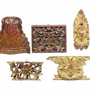 Lote de seis detalles decorativos de madera tallada, Peranakan, pps.s.XX - 2