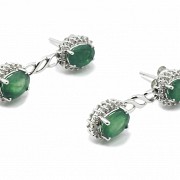 Pair of earrings in 18k white gold, diamonds and emeralds.