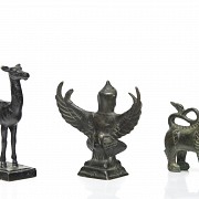 Tres pequeñas figuras de bronce, Asia. - 3