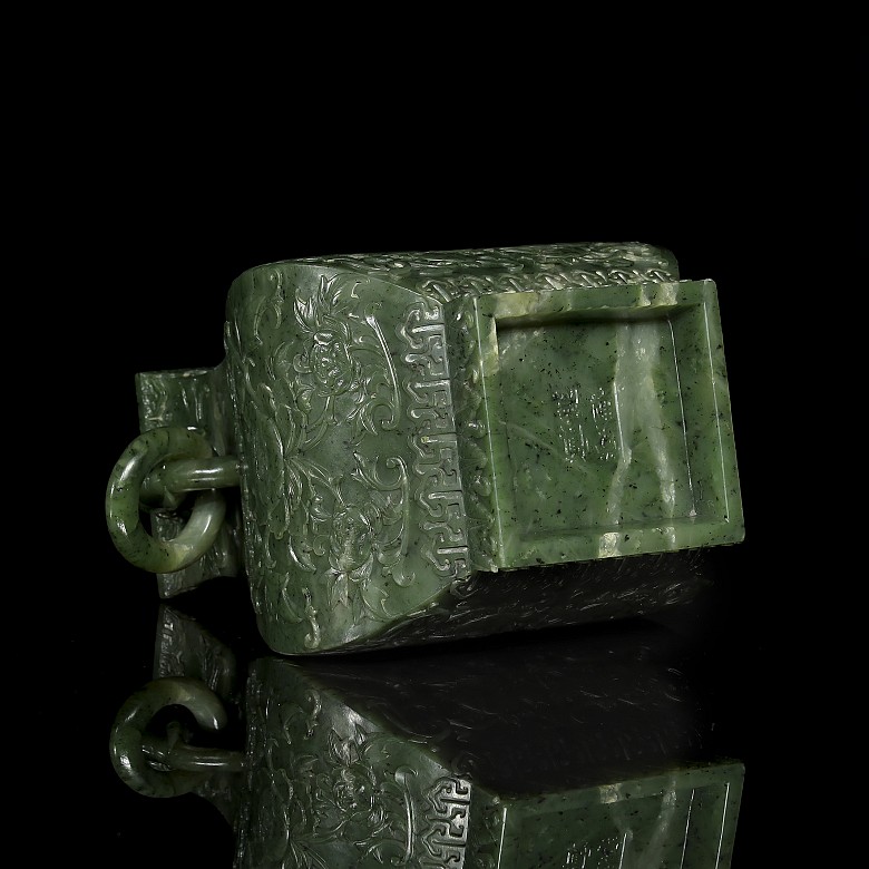 Carved spinach-green jade vase, Qing dynasty