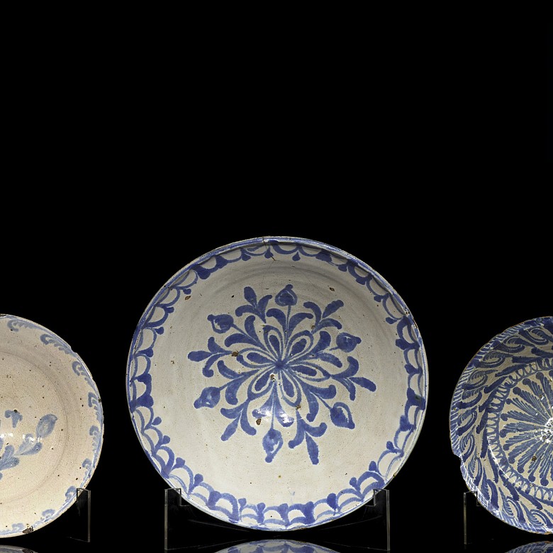Lot of glazed pottery from Fajalauza, 19th century
