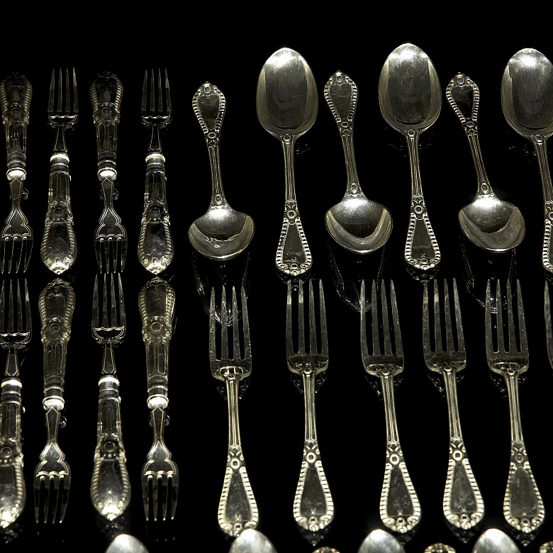 Victorian silver cutlery, 