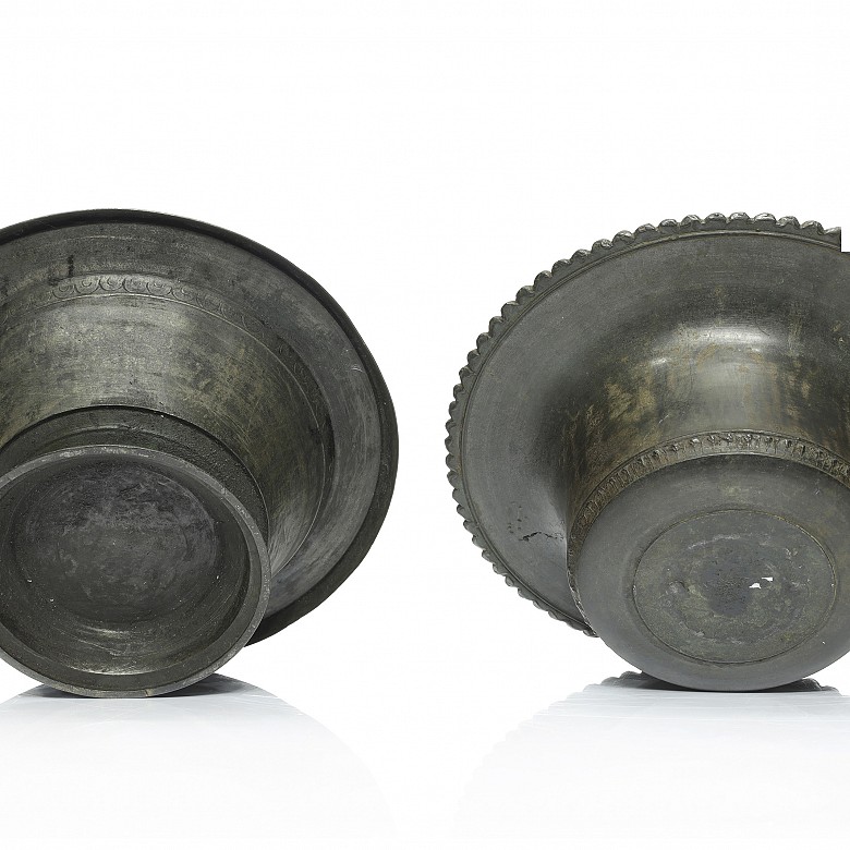 Dos cuencos de bronce, Indonesia. S.XIX - 3
