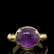 Ring with amethyst in 20k yellow gold - 1